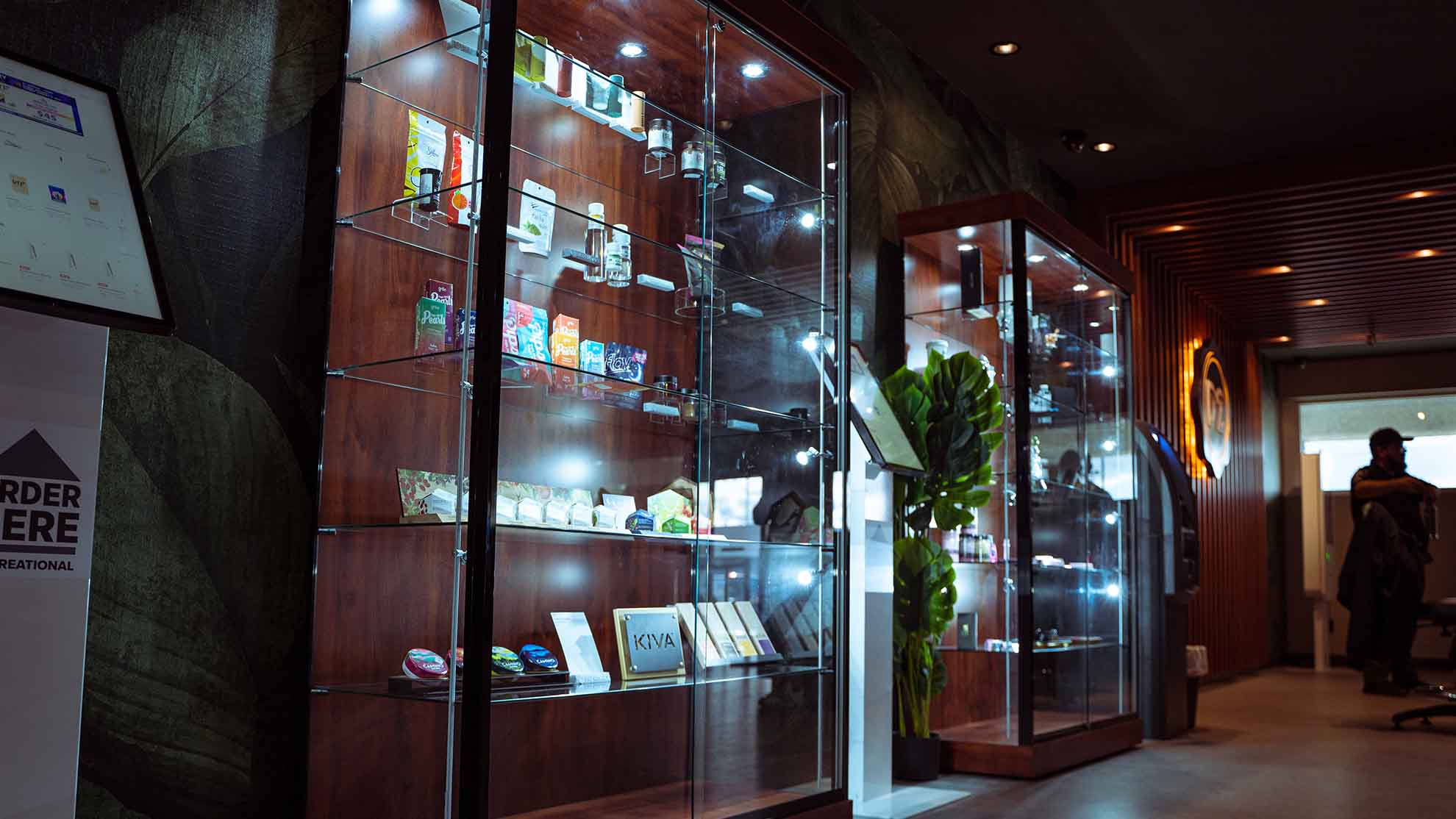 D2_DisplayCases_Wide2